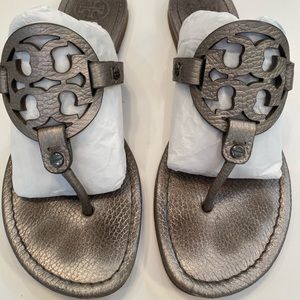 Tory Burch Tumbled Miller silver pewter size 8